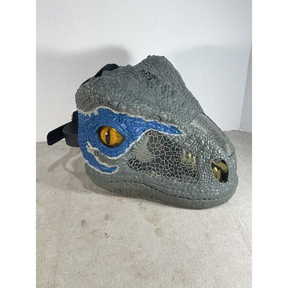 Jurassic World Park Chomp 'n Roar Blue Velociraptor Raptor Dinosaur Mask Toy - Picture 1 of 6